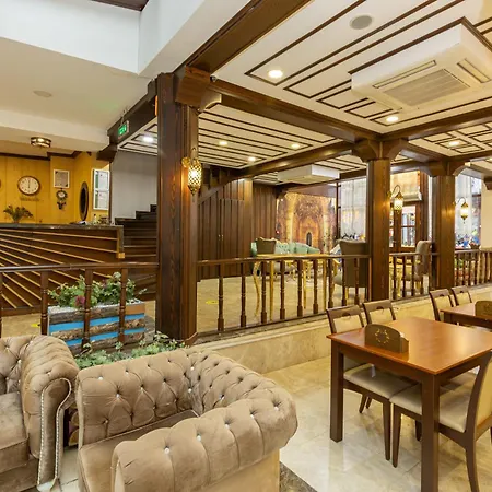 Hotel Grand Family